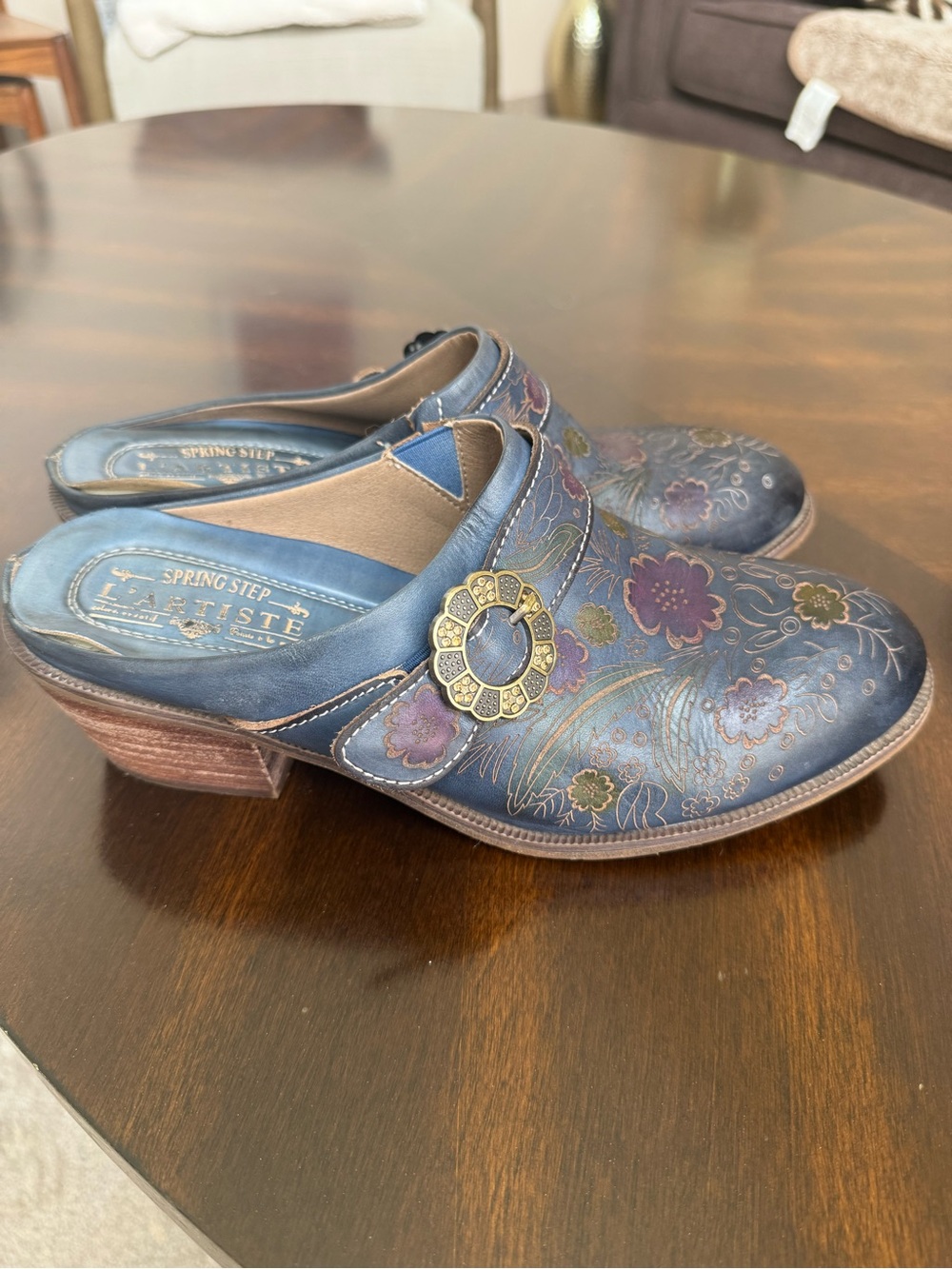 L’Artiste Zoozi Blue Floral Leather distressed Clog Mules Buckle western